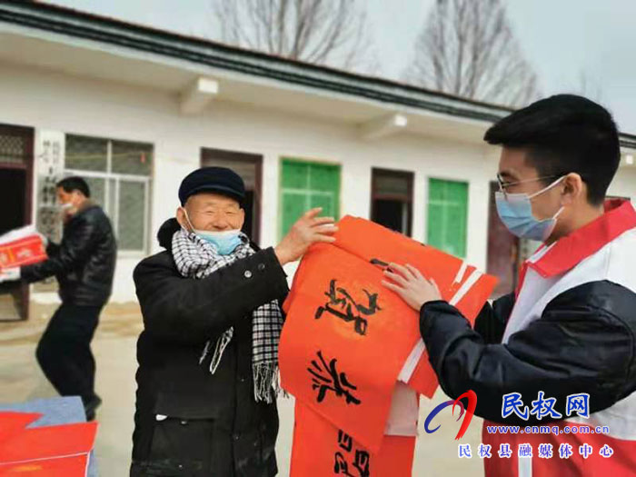 民權縣團委開展“送福進農家，快樂中國年”春聯義寫活動