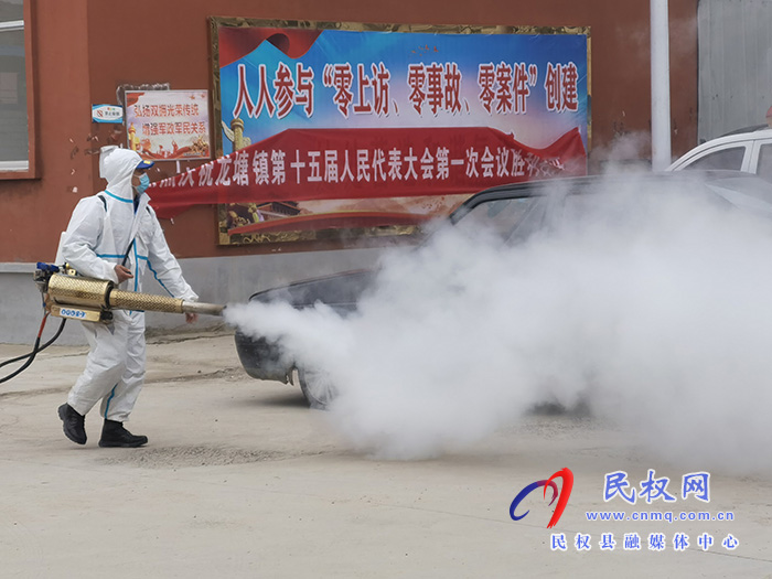 全面消殺 不留死角：民權(quán)縣“紅十字會(huì)”藍(lán)天救援隊(duì)助力龍?zhí)伶?zhèn)守好疫情防控“消殺關(guān)”