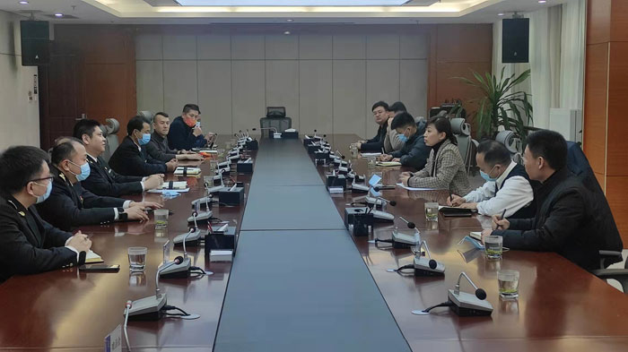 縣委常委、副縣長(zhǎng)于茜到新鄭海關(guān)學(xué)習(xí)調(diào)研
