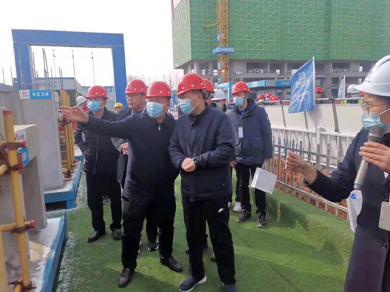 縣住建局組織召開2022年全縣建設(shè)工程質(zhì)量、安全、揚(yáng)塵防控暨標(biāo)準(zhǔn)化工地現(xiàn)場(chǎng)觀摩會(huì)