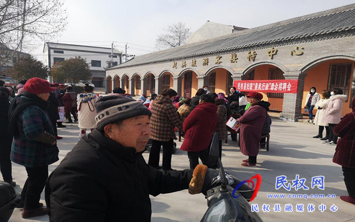 民權(quán)縣婦聯(lián)開(kāi)展“春風(fēng)行動(dòng)”助企招聘會(huì)