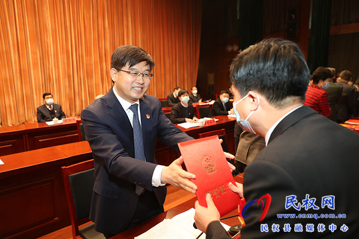 縣委經(jīng)濟(jì)工作會議暨全縣三級干部大會召開