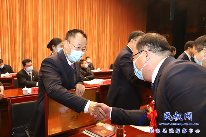 縣委經(jīng)濟(jì)工作會議暨全縣三級干部大會召開