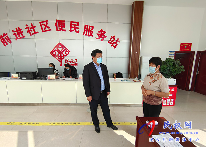 縣委常委、統(tǒng)戰(zhàn)部長李君察看常態(tài)化疫情防控措施落實(shí)情況