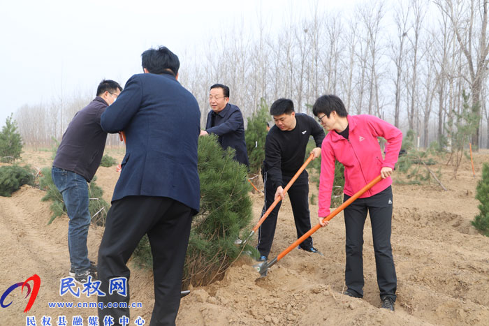 縣四大家領導義務植樹再添新綠