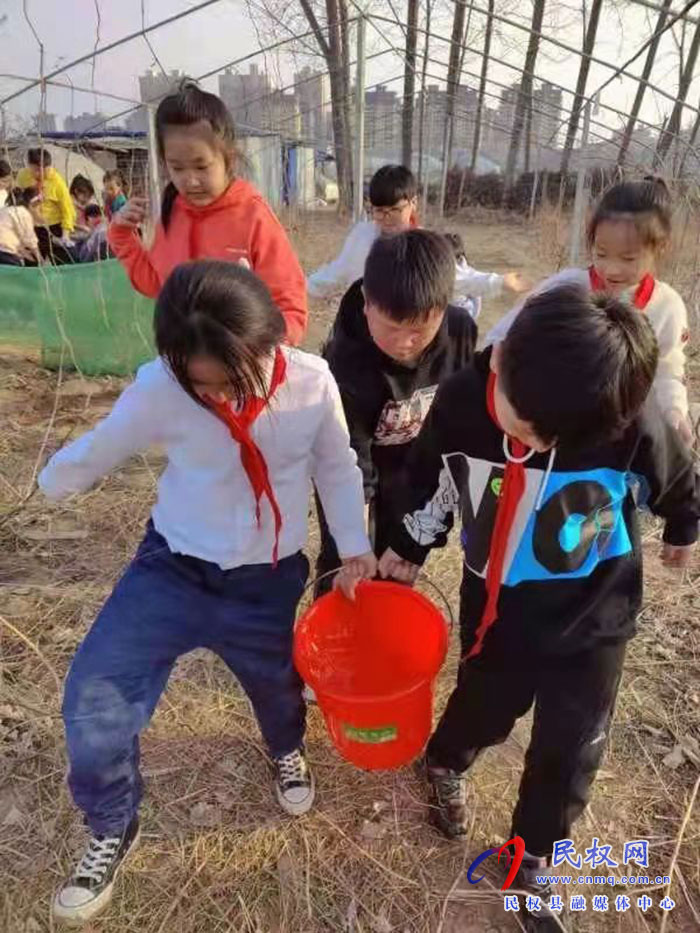 求實(shí)“小農(nóng)夫”勞育課程遇上了植樹(shù)節(jié)，這些畫(huà)面也太溫馨了！