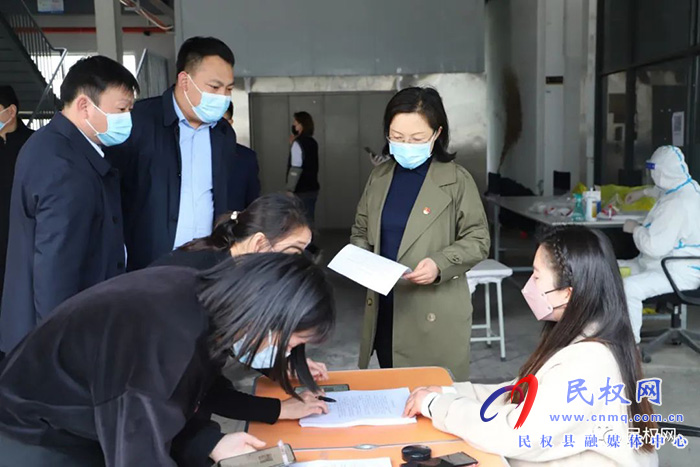 縣委副書記、縣長王靜嫻調(diào)研“萬人助萬企”活動開展情況