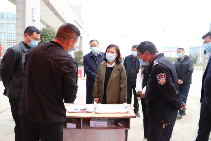 縣委副書記、縣長王靜嫻到河南機(jī)電職業(yè)學(xué)院制冷技術(shù)學(xué)院調(diào)研疫情防控及校園規(guī)范化建設(shè)情況