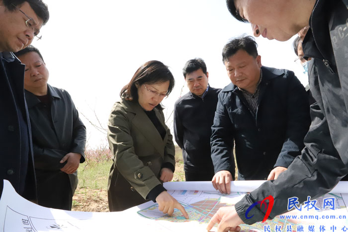 縣委副書記、縣長王靜嫻調(diào)研城市發(fā)展用地情況