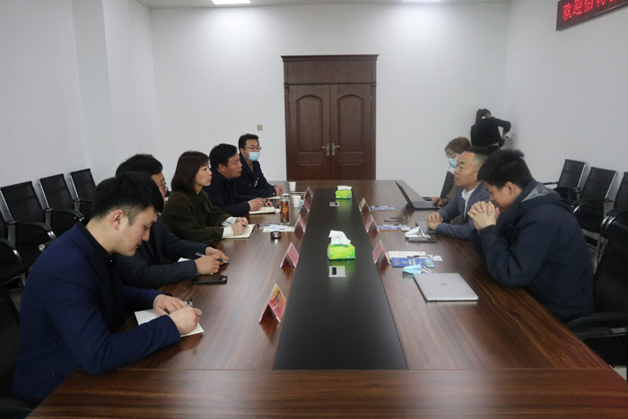 縣委常委、副縣長(zhǎng)于茜會(huì)見(jiàn)客商