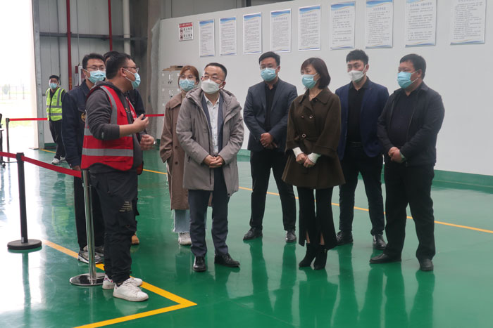 縣委常委、副縣長(zhǎng)于茜會(huì)見(jiàn)客商