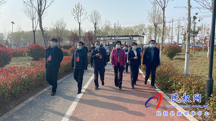 縣人大代表、政協(xié)委員視察創(chuàng)建全國文明城市工作開展情況