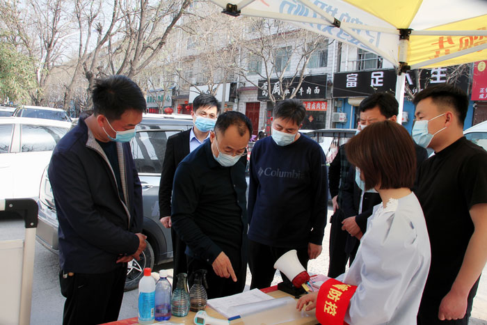 縣政協(xié)主席周明河到綠洲街道辦事處檢查指導疫情防控工作