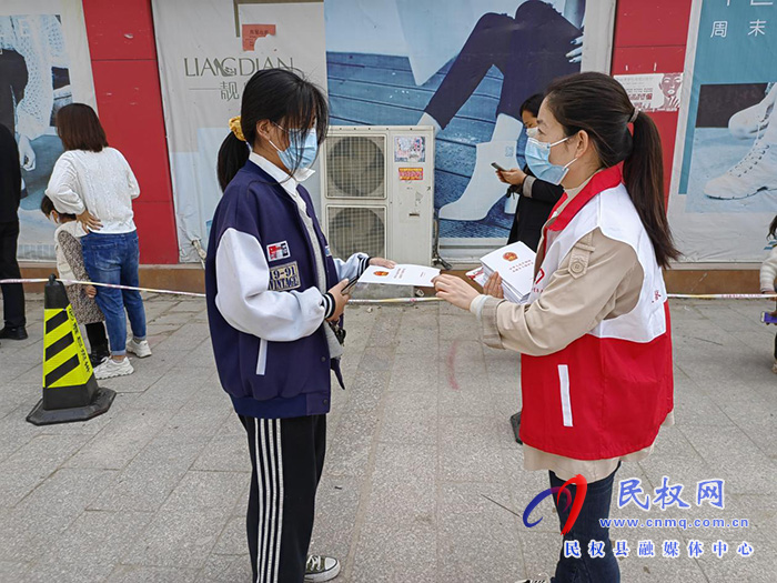 團(tuán)縣委開展掃黃打非宣傳和防疫知識(shí)宣傳等志愿服務(wù)活動(dòng)