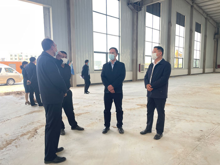 縣委常委、常務(wù)副縣長王景義查看重點項目建設(shè)進(jìn)展情況
