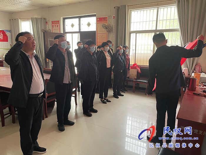 縣政協(xié)副主席張啟付到綠洲辦睢南村慰問一線防控人員并參加主題黨日“1+N”活動(dòng)