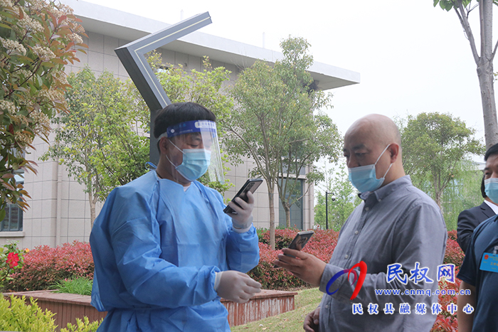出席民權縣第十六屆人民代表大會第一次會議的代表陸續(xù)報到