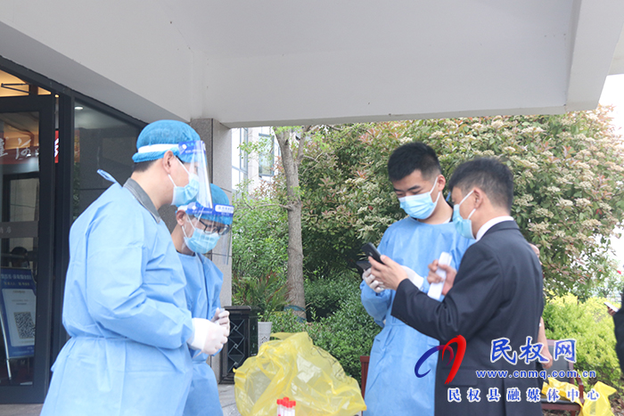 出席民權縣第十六屆人民代表大會第一次會議的代表陸續(xù)報到