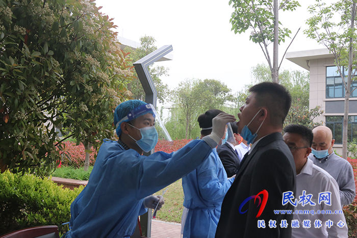 出席民權縣第十六屆人民代表大會第一次會議的代表陸續(xù)報到