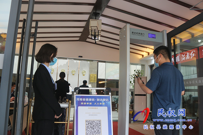 出席民權縣第十六屆人民代表大會第一次會議的代表陸續(xù)報到