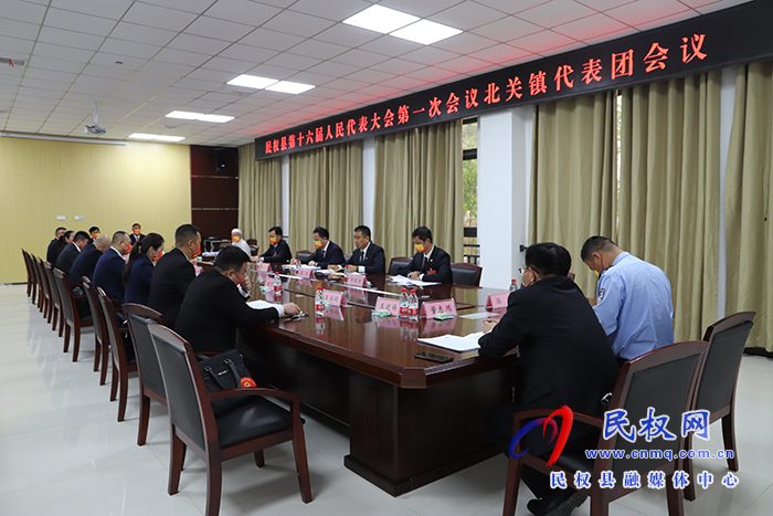 縣領(lǐng)導周明河、王景義參加各代表團審議