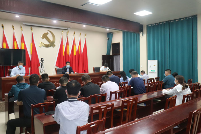 縣委常委、縣委辦公室主任吳杰到野崗鎮(zhèn)督導疫情防控工作