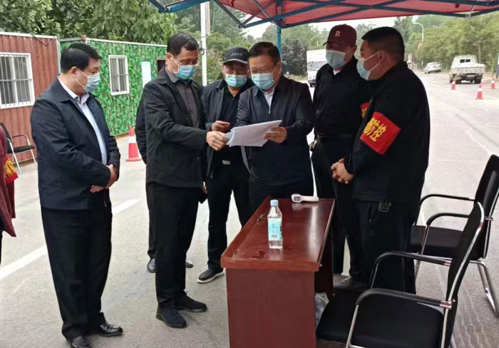 縣人大常委會副主任、衛(wèi)健委黨組書記朱繼兵督導(dǎo)疫情防控工作