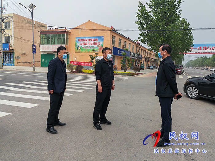 縣人大常委會(huì)副主任、衛(wèi)健委黨組書(shū)記朱繼兵到野崗鎮(zhèn)暗訪督導(dǎo)疫情防控工作