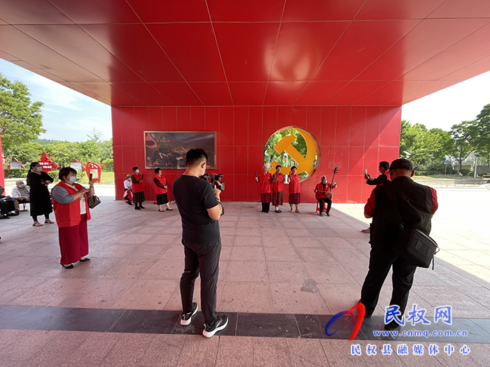 民權縣文聯(lián)開展 “中國文藝志愿者服務日”曲藝演出活動