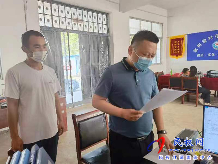 人和鎮(zhèn)黨委書記張翼、鎮(zhèn)長韓建深入各村督導檢查鞏固拓展脫貧攻堅成果同鄉(xiāng)村振興有效銜接工作開展情況