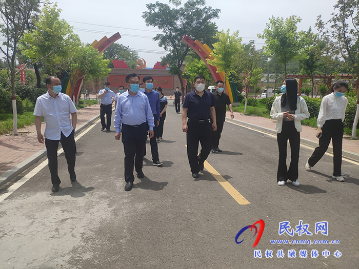 市人大常委會民族僑務外事工作委員會主任程向前到民調(diào)研