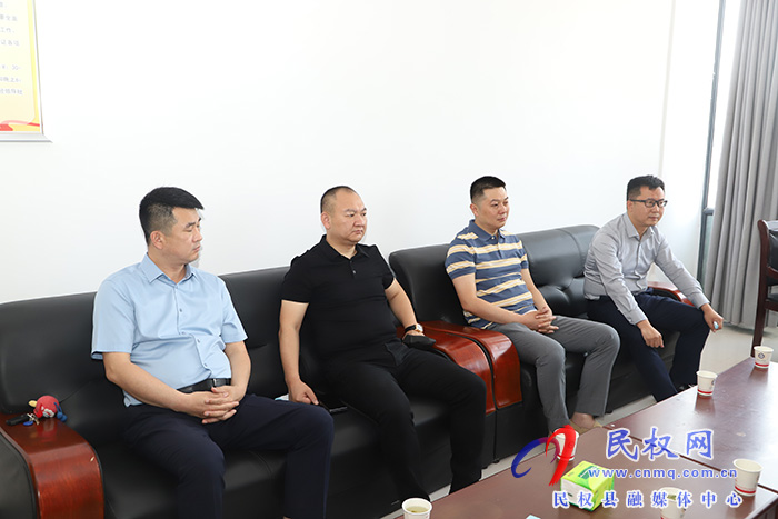 縣委書記張團結會見來民客商