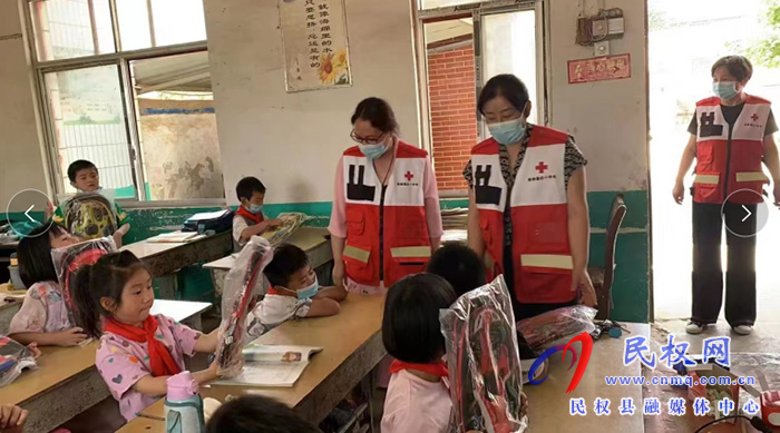 民權(quán)縣紅十字會開展“迎六一關(guān)愛留守兒童”志愿者服務文明實踐活動