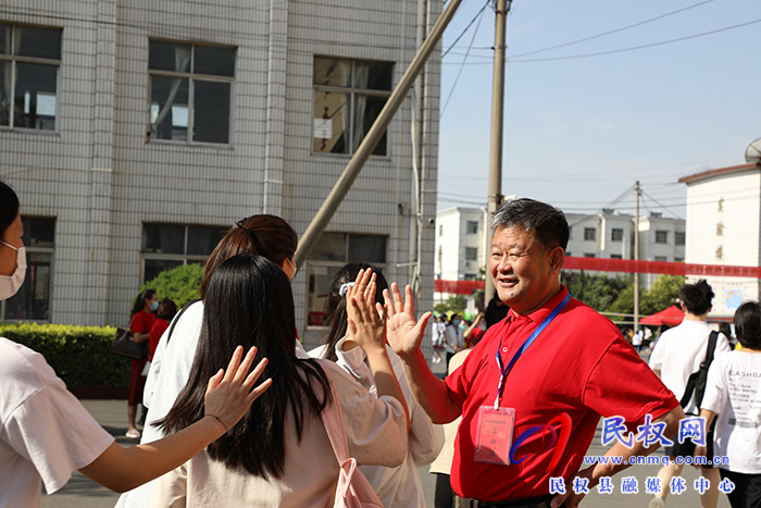 溫馨暖心的壯行儀式，震撼感動(dòng)了所有高三學(xué)子！