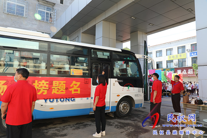 溫馨暖心的壯行儀式，震撼感動(dòng)了所有高三學(xué)子！