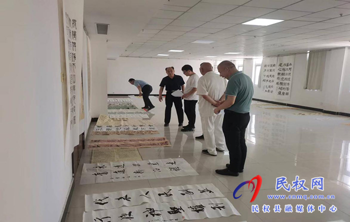 縣文聯(lián)開展“2022年度創(chuàng)建全國文明城市”“紀(jì)念《代表法》頒布三十周年”書畫作品評(píng)審活動(dòng)
