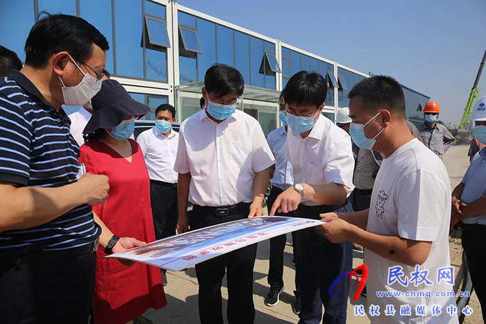 縣委書記張團結調研工業(yè)重點項目建設情況