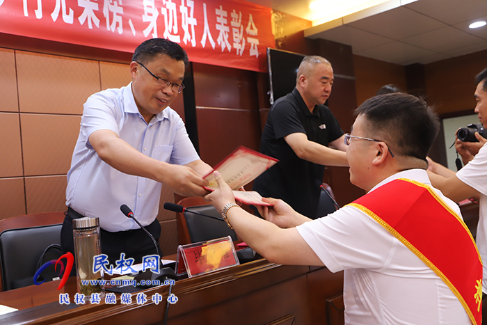我縣召開(kāi)榮獲2021年度省市級(jí)道德模范、鄉(xiāng)村光榮榜、身邊好人表彰會(huì)