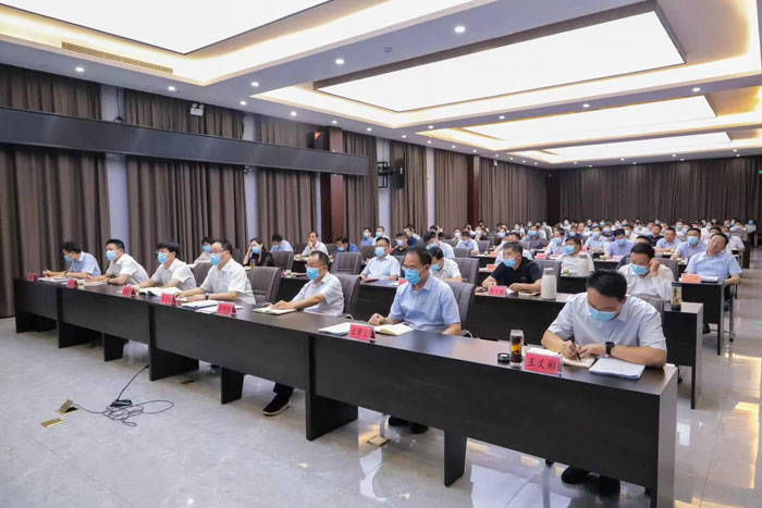我縣組織收聽(tīng)收看全省“能力作風(fēng)建設(shè)年”活動(dòng)讀書會(huì)