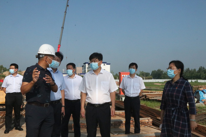 縣委書記張團(tuán)結(jié)調(diào)研重點招商項目及城建項目建設(shè)情況