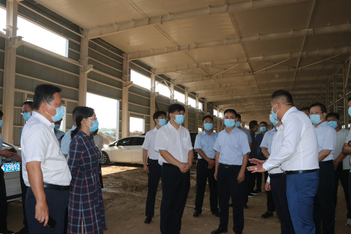 縣委書記張團(tuán)結(jié)調(diào)研重點招商項目及城建項目建設(shè)情況
