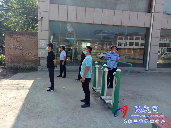 民權(quán)縣程莊鎮(zhèn)中心校聯(lián)合執(zhí)法組對(duì)全鎮(zhèn)民辦學(xué)校、補(bǔ)課點(diǎn)開(kāi)展排查、查封專項(xiàng)活動(dòng)
