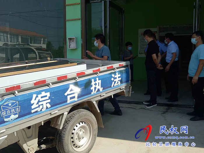 民權(quán)縣程莊鎮(zhèn)中心校聯(lián)合執(zhí)法組對(duì)全鎮(zhèn)民辦學(xué)校、補(bǔ)課點(diǎn)開(kāi)展排查、查封專項(xiàng)活動(dòng)