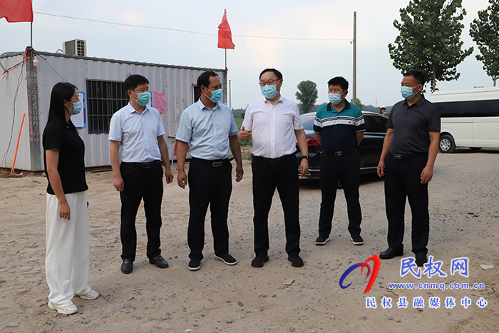 縣委副書記栗團結(jié)督導靜默狀態(tài)下社會面管控和縣界卡點設(shè)置情況