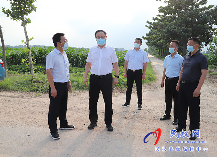 縣委副書記栗團結(jié)督導靜默狀態(tài)下社會面管控和縣界卡點設(shè)置情況