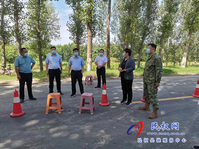 縣領導潘俊琦、李吉安到王莊寨鎮(zhèn)督導疫情防控工作