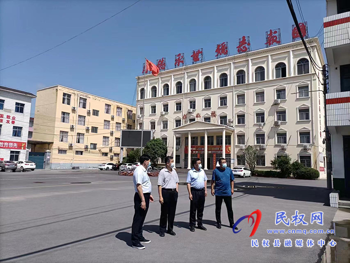 縣委常委、宣傳部長、副縣長畢道喜到民權(quán)縣高級(jí)中學(xué)督導(dǎo)檢查暑期疫情防控工作