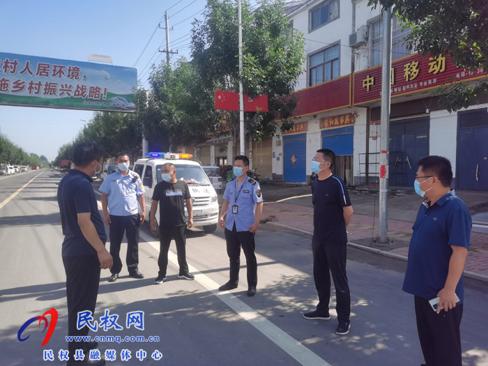 縣領(lǐng)導(dǎo)李勇、韓兵督導(dǎo)伯黨鄉(xiāng)疫情防控工作
