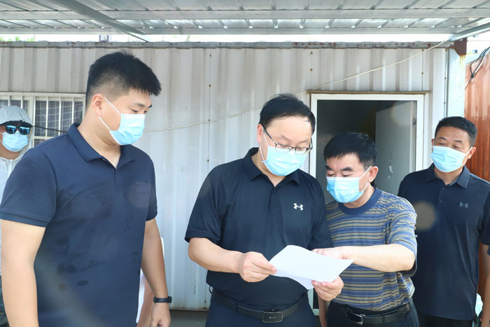 縣委副書記栗團結到部分鄉(xiāng)鎮(zhèn)暗訪督導社會面管控、全民核酸檢測、卡點設置等工作