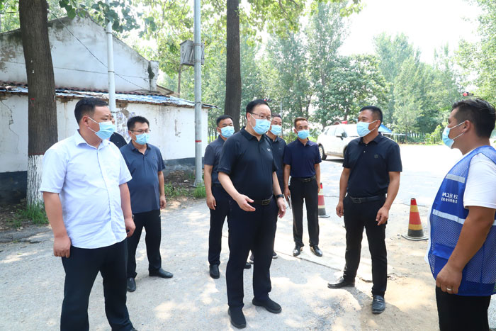 縣委副書記栗團結到部分鄉(xiāng)鎮(zhèn)暗訪督導社會面管控、全民核酸檢測、卡點設置等工作